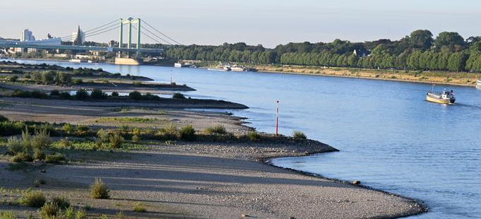 MSC率先颁发征收低水位附加费LWS