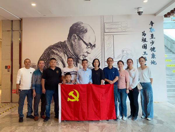 008PG国际物流党支部组织参观蒋南翔生日110周年留想展