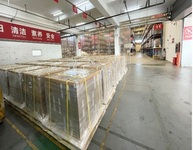 图为锂电池货物的仓储